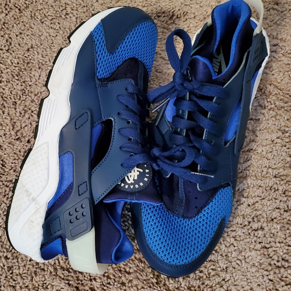 Tennis Shoes